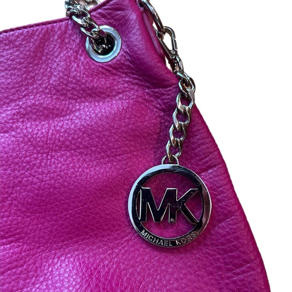 Michael Kors Fuchsia Soft Leather Jet Set Shoulder Bag with Chain Handles - Picture 2 of 11